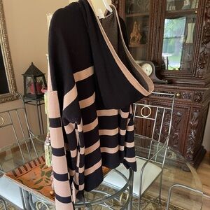 Cyrus Tan and Black V-Neck Hooded Sweater with Ribbed Trim